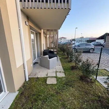 Apartment T2 Cosy Avec Terrasse & 2 Parkings Prives