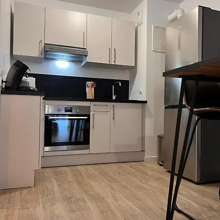 Apartment T2 Cosy Avec Terrasse & 2 Parkings Prives Saint-André-de-Cubzac