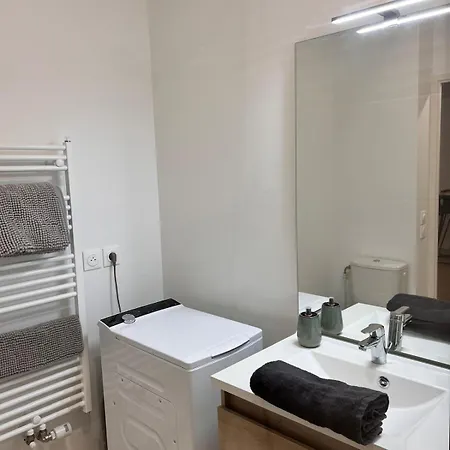 Apartment T2 Cosy Avec Terrasse & 2 Parkings Prives
