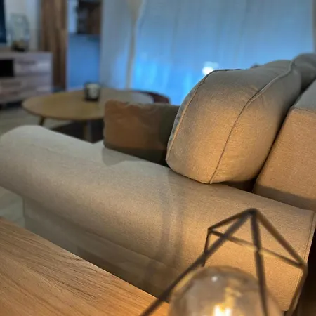 Apartment T2 Cosy Avec Terrasse & 2 Parkings Prives