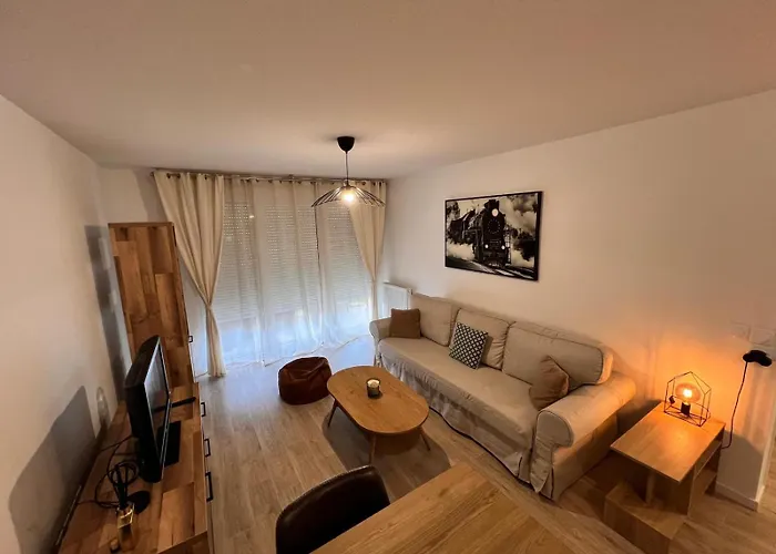 T2 Cosy Avec Terrasse & 2 Parkings Prives Saint-André-de-Cubzac