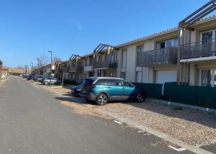 T2 Cosy Avec Terrasse & 2 Parkings Prives
